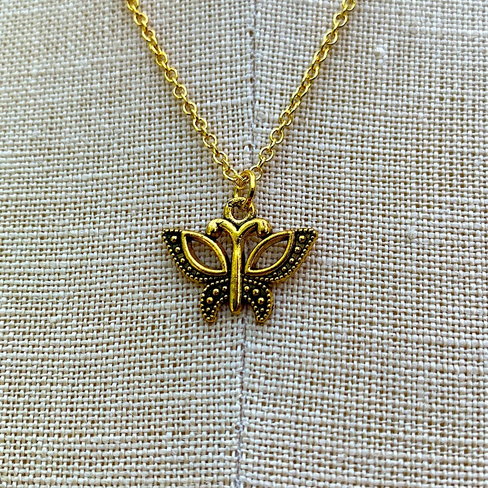NWT Sterling Silver Plated Chain & Butterfly Alloy Metal Charm Necklace